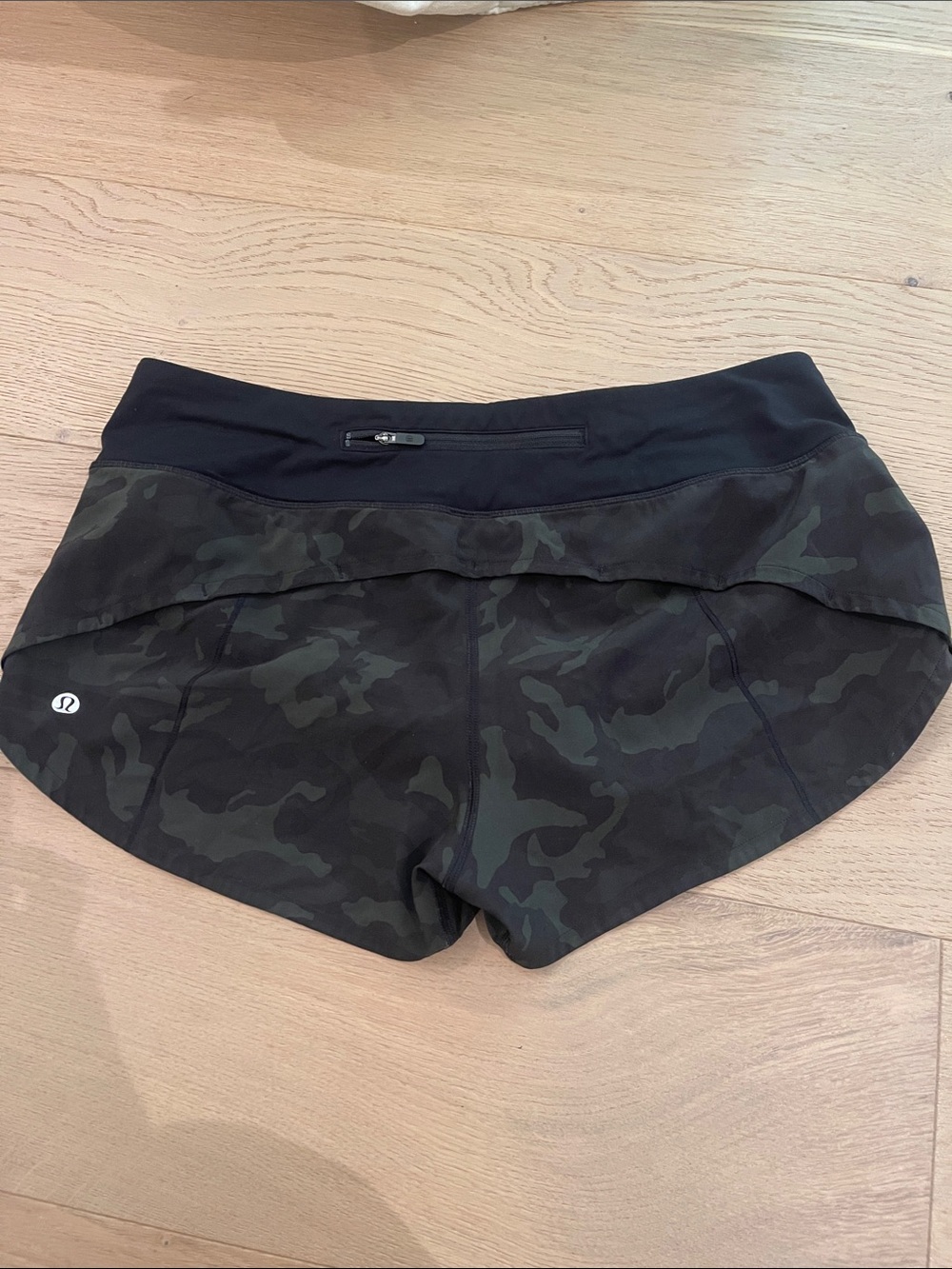 lululemon athletica Women's Camo Athletic Shorts - Black & Olive - Picture 4 of 5